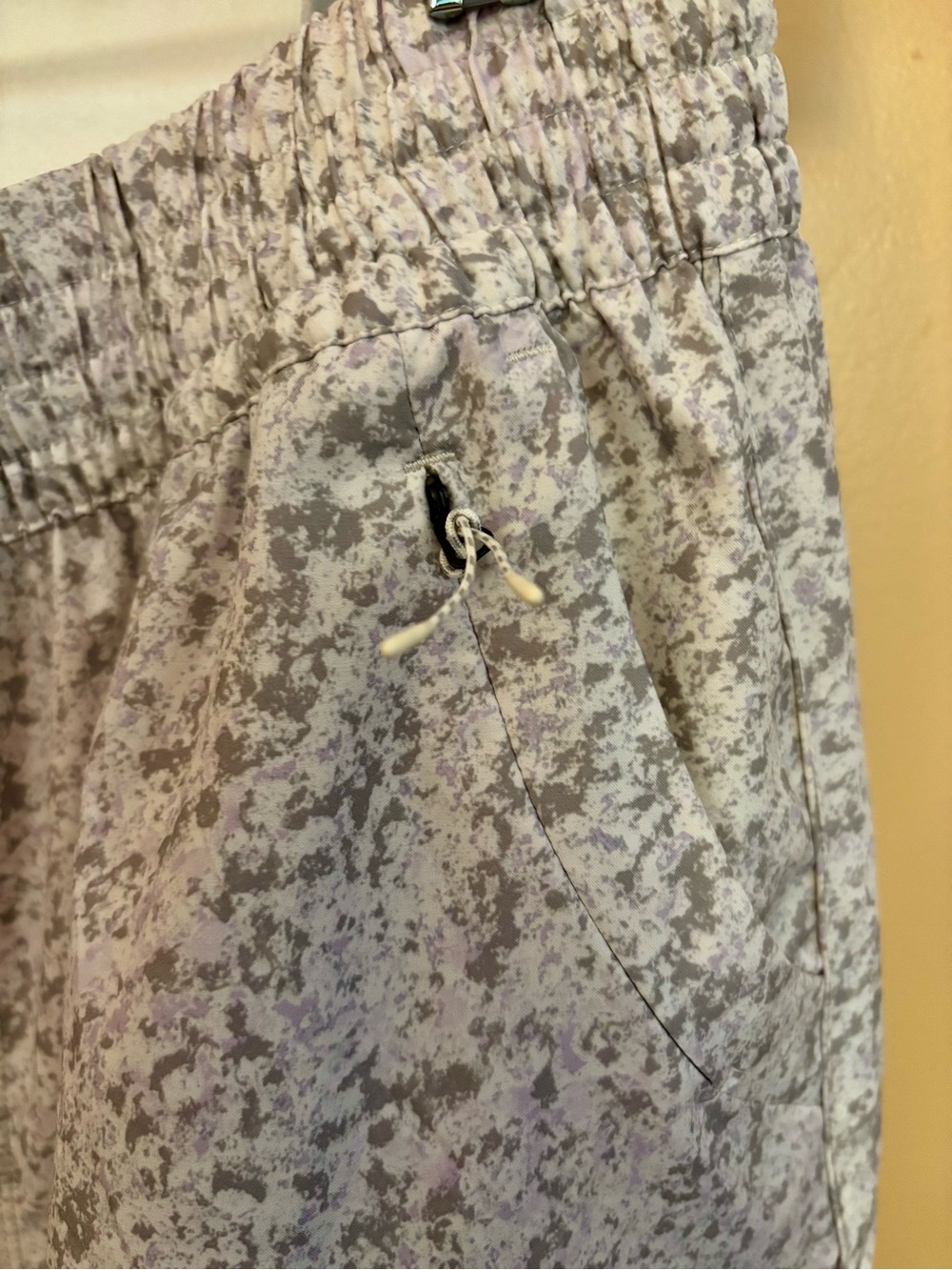 Vuori Light Gray Short - Size M - Picture 4 of 4
